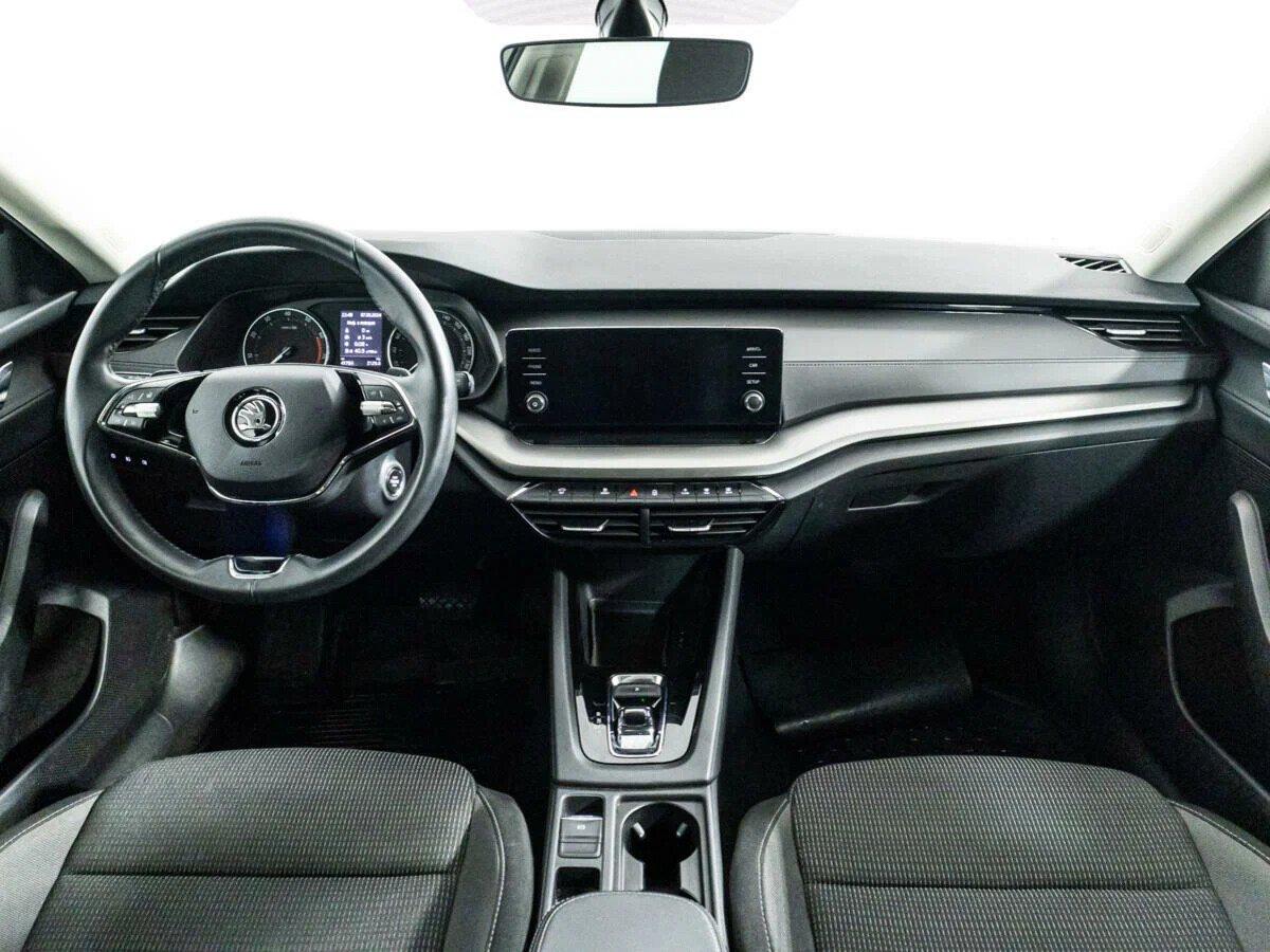 Skoda Octavia 2021, коричневый