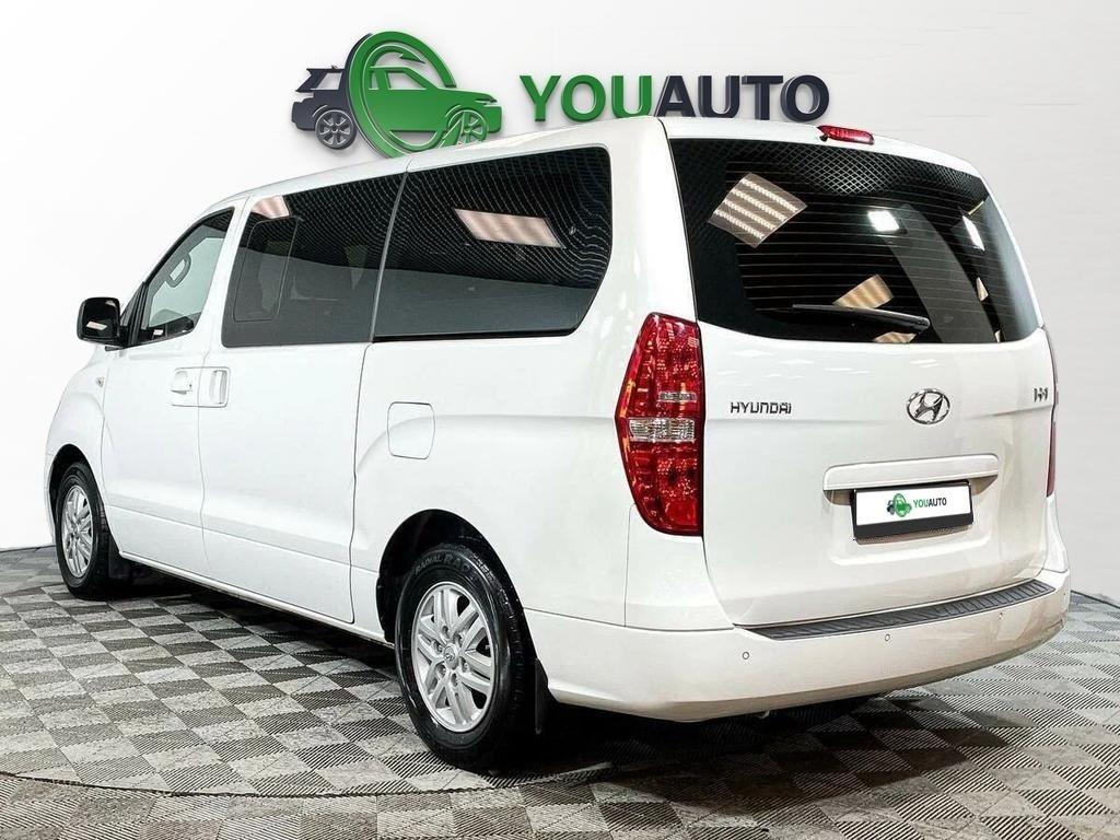 Hyundai H-1 2015, белый