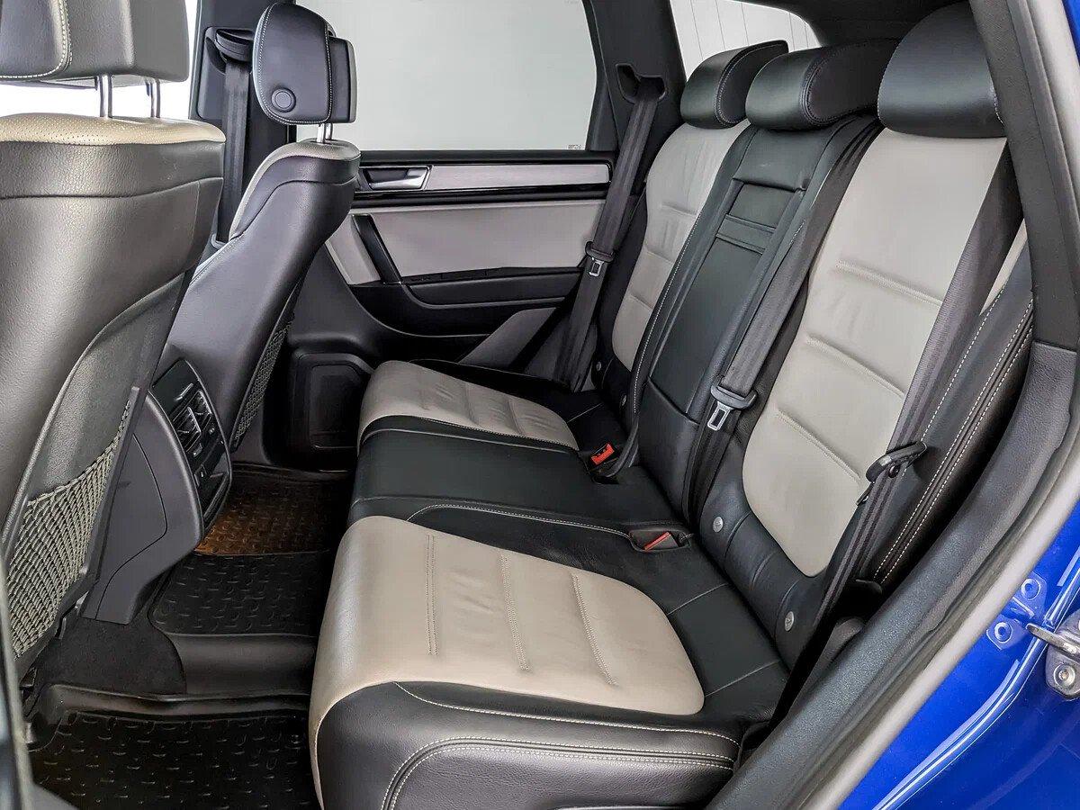 Volkswagen Touareg 2018, синий