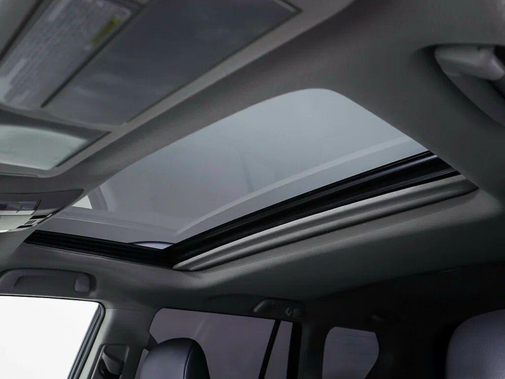 Toyota Land Cruiser Prado 2016, белый