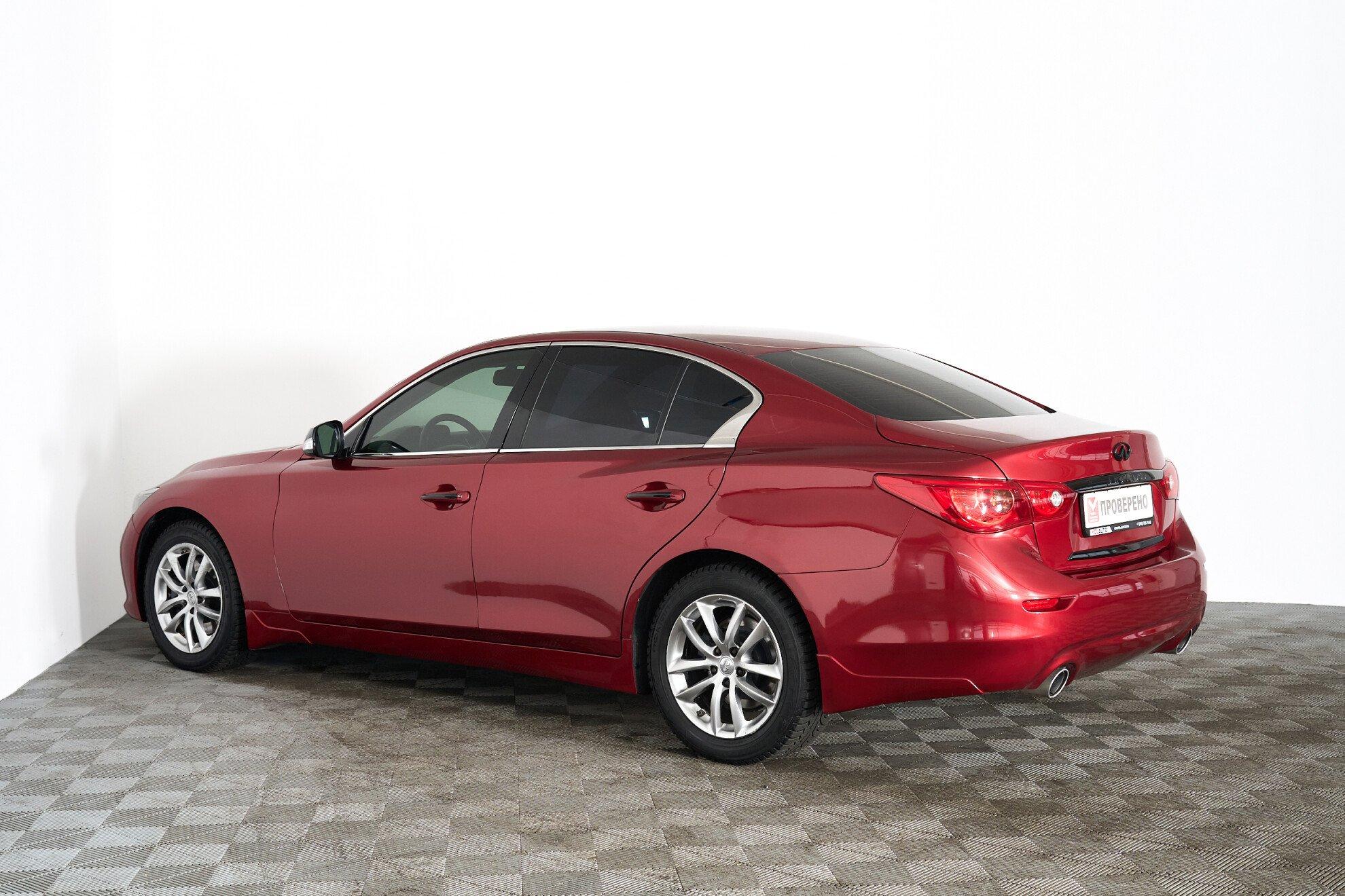 Infiniti Q50 2016, красный