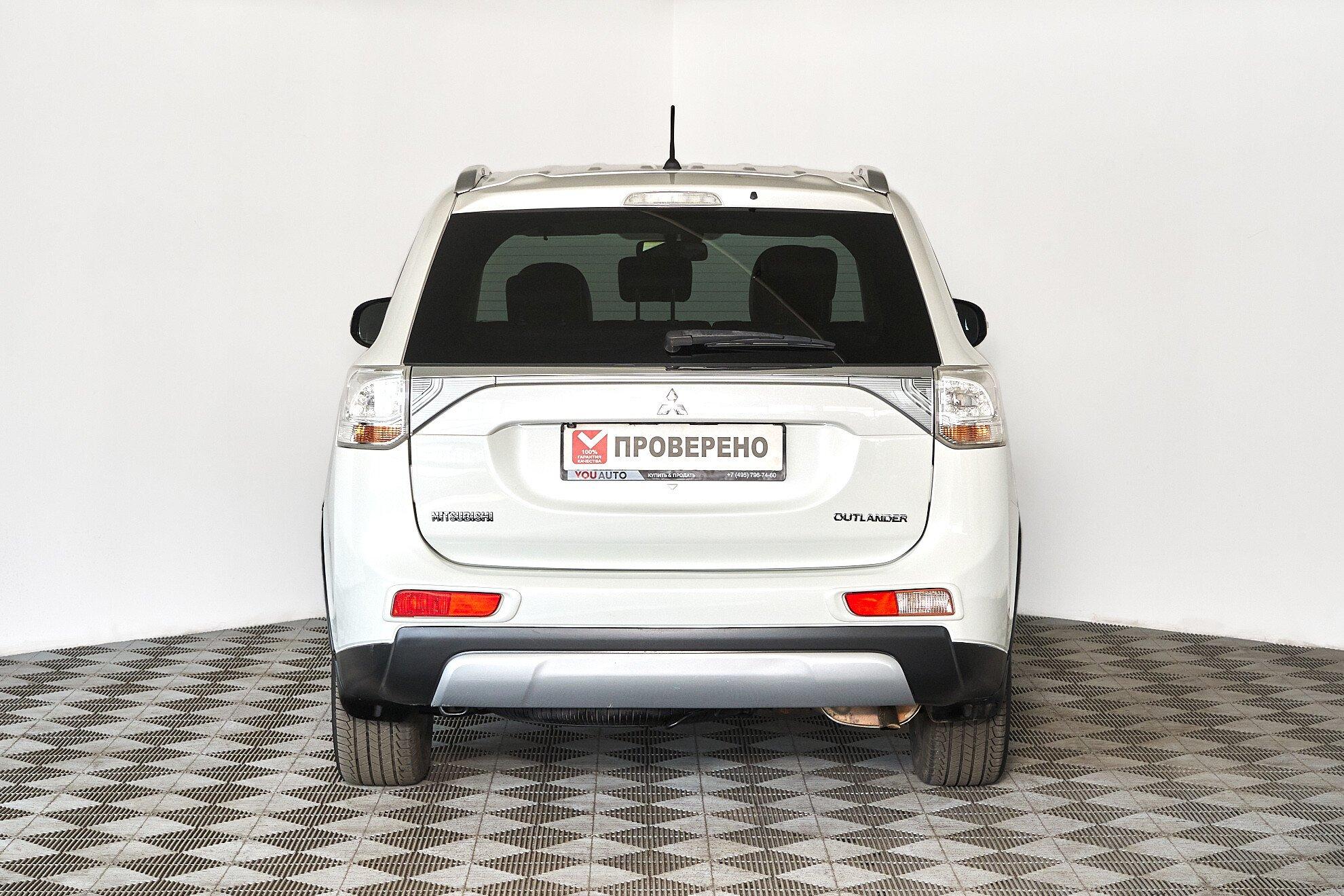 Mitsubishi Outlander 2014, белый