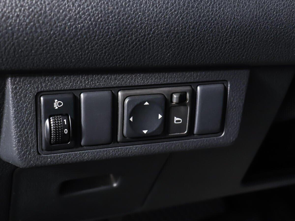 Nissan Tiida 2012, серый