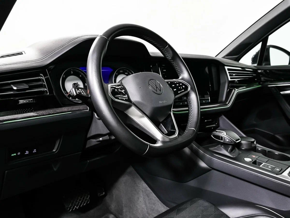 Volkswagen Touareg 2023, черный