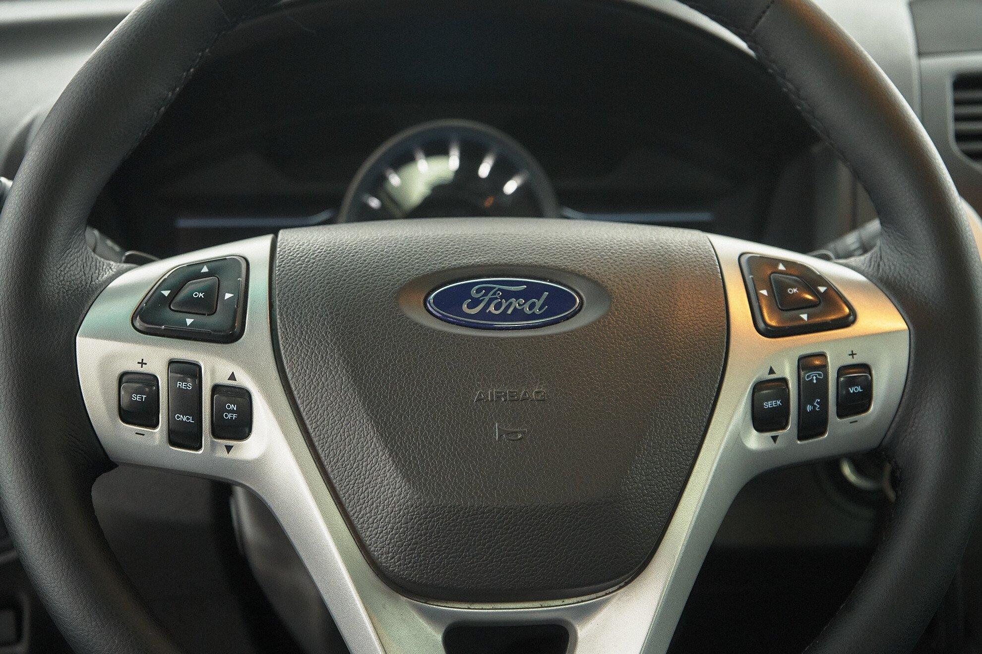 Ford Explorer 2014, черный