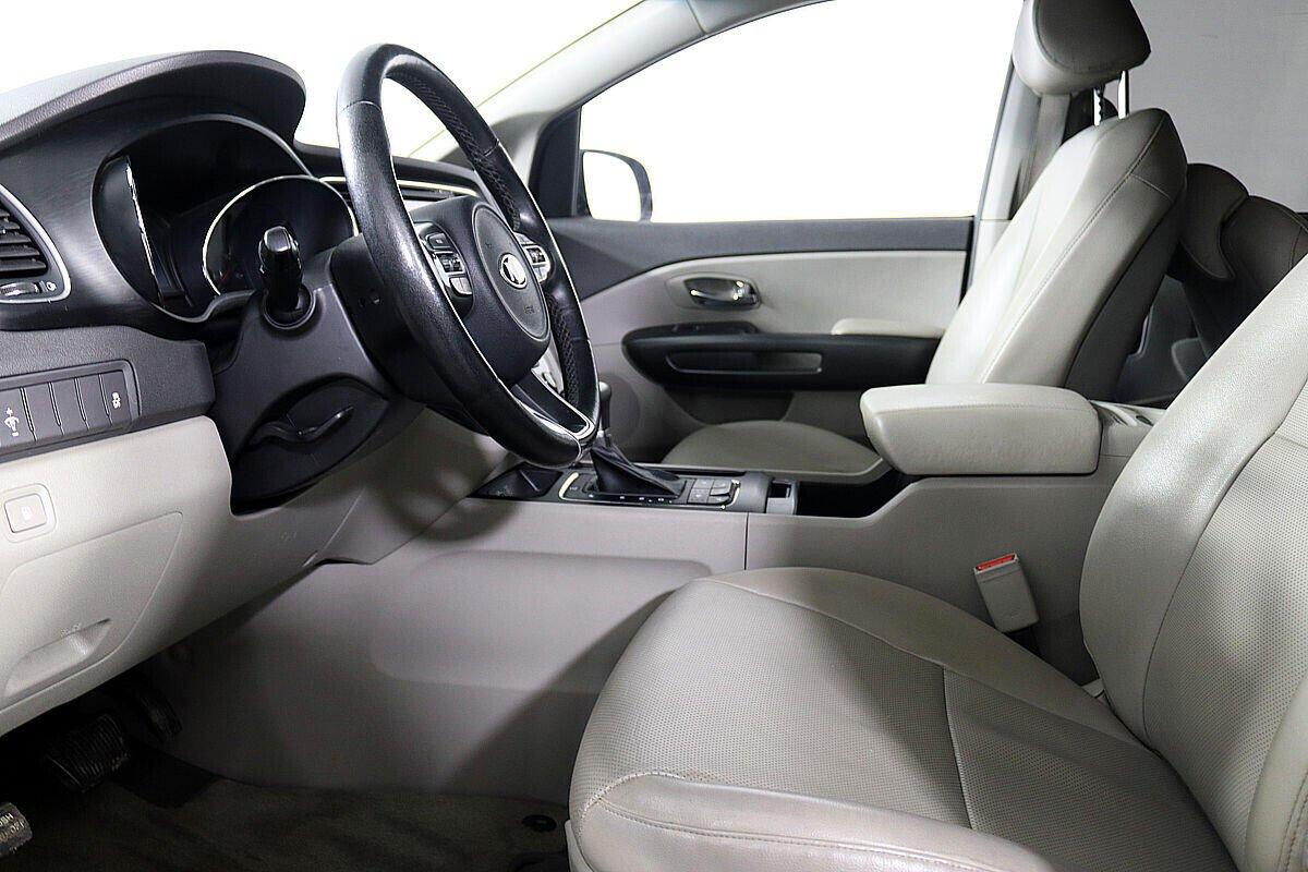 Kia Carnival 2018, черный