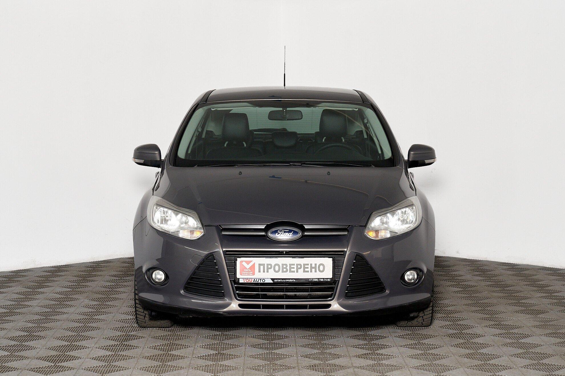 Ford Focus 2015, серый