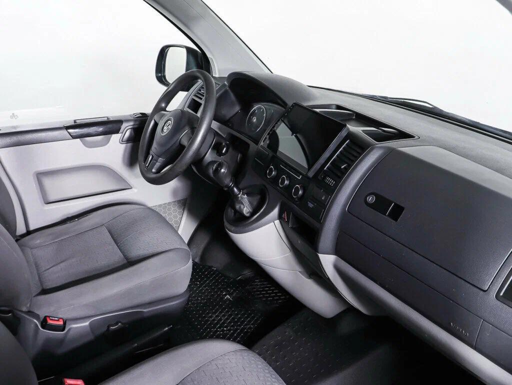 Volkswagen Caravelle 2012, серый