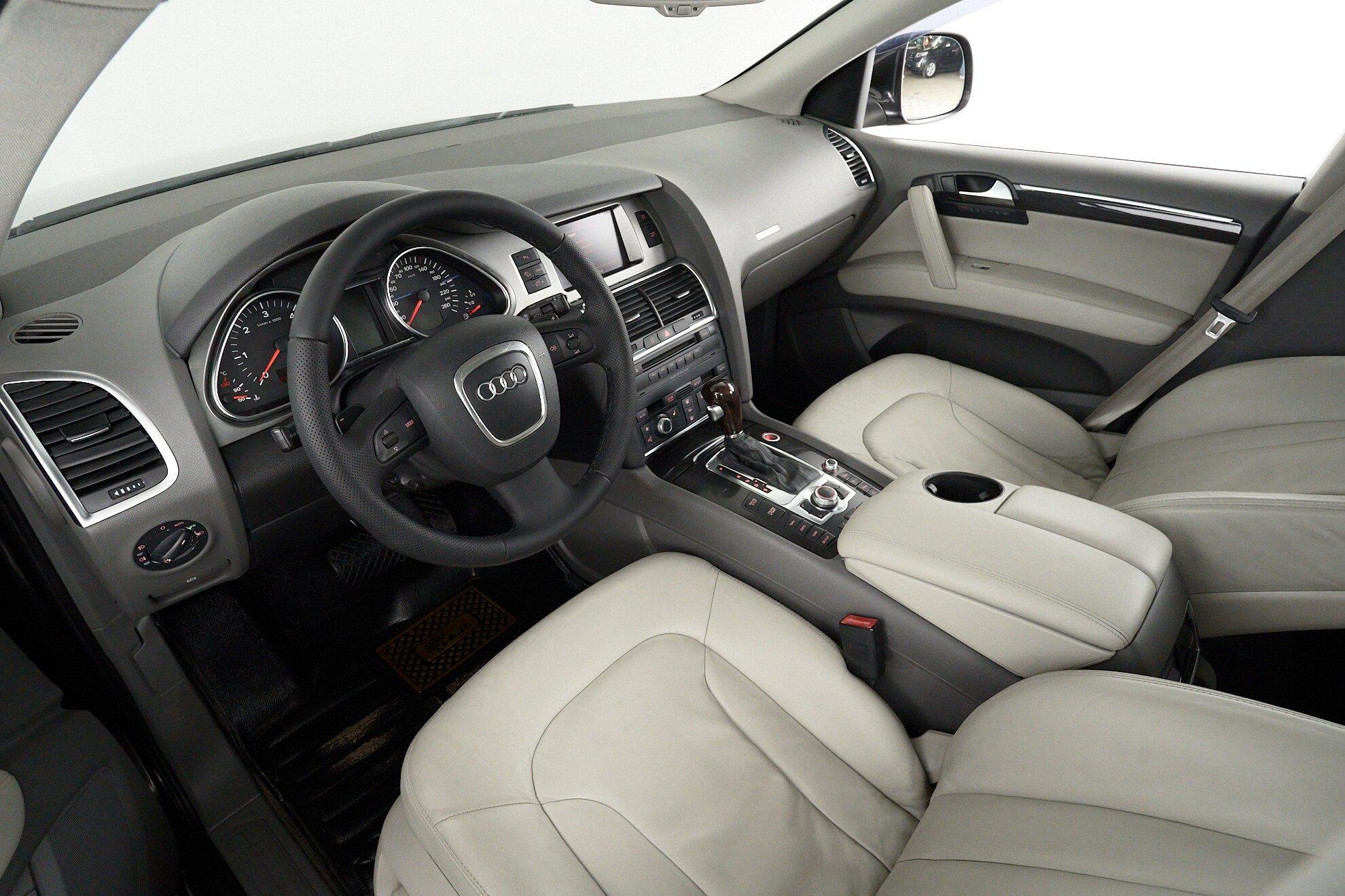 Audi Q7 2007, серый