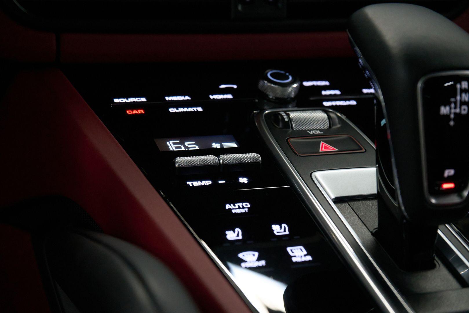 Porsche Cayenne 2019, синий