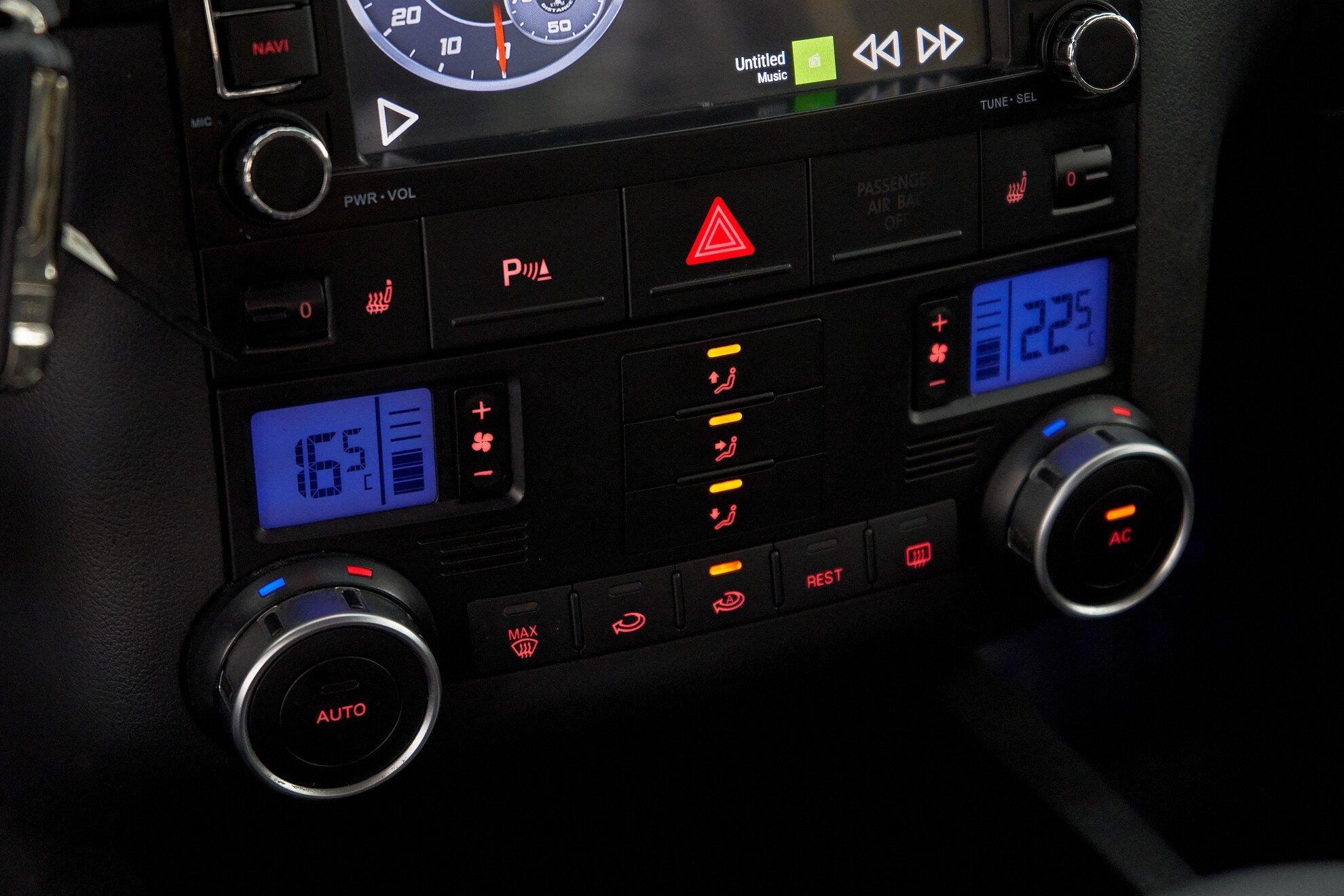 Volkswagen Touareg 2008, серый