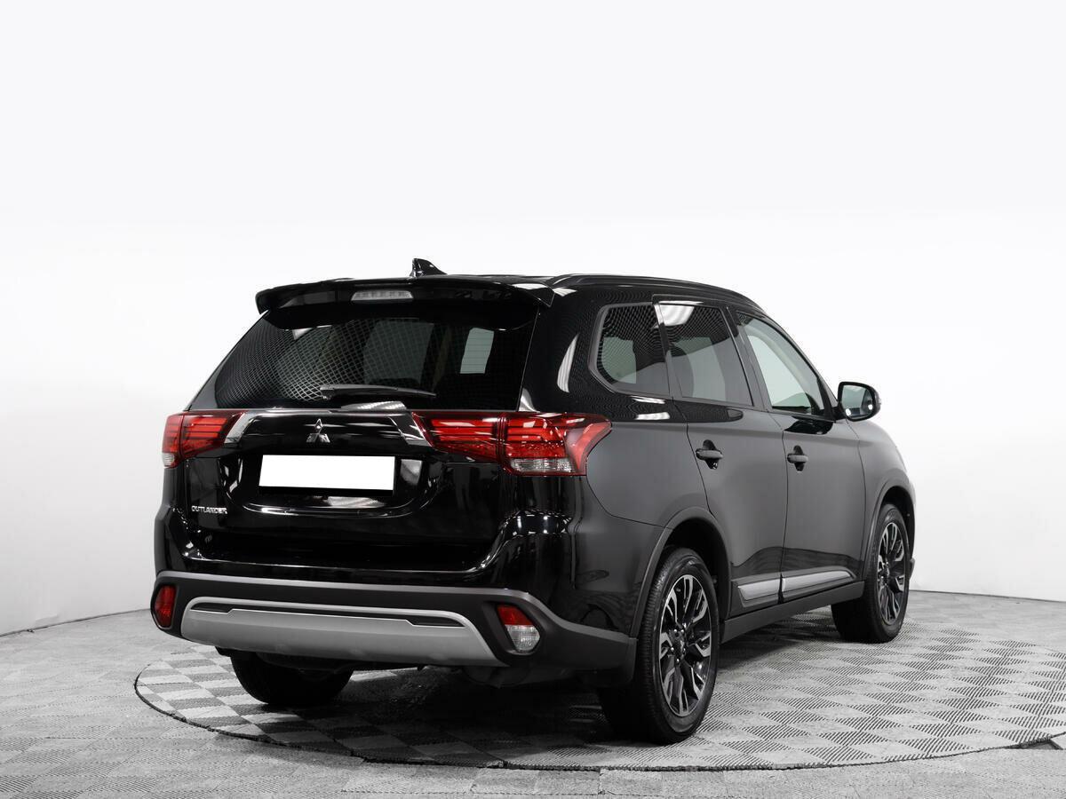 Mitsubishi Outlander 2021, черный