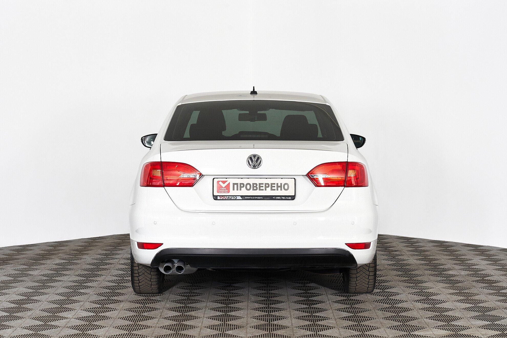 Volkswagen Jetta 2013, белый