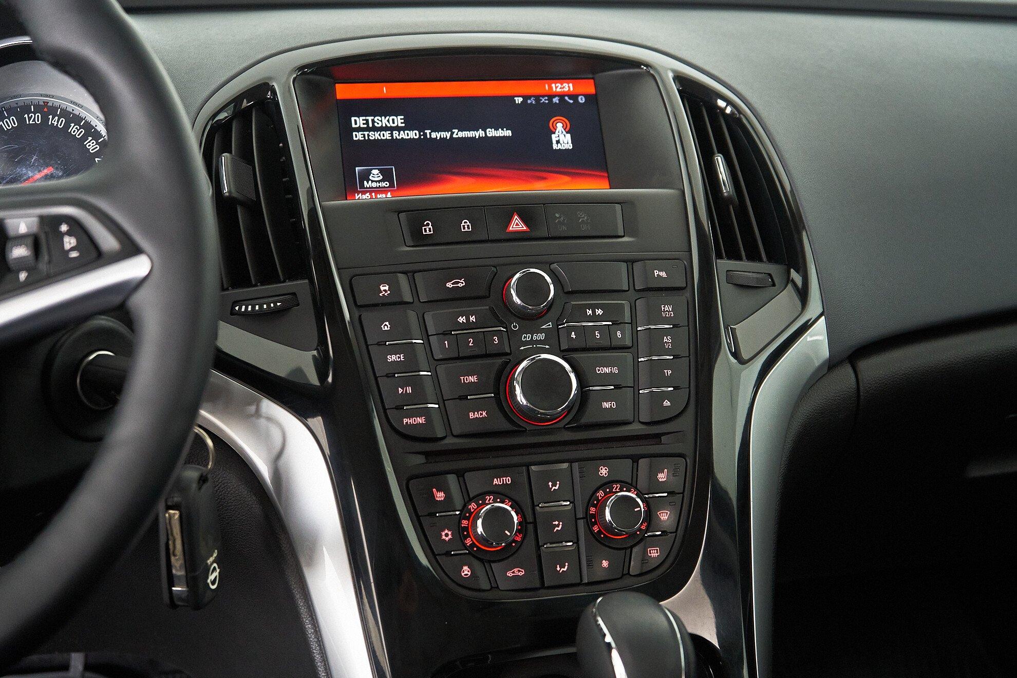 Opel Astra 2015, серый