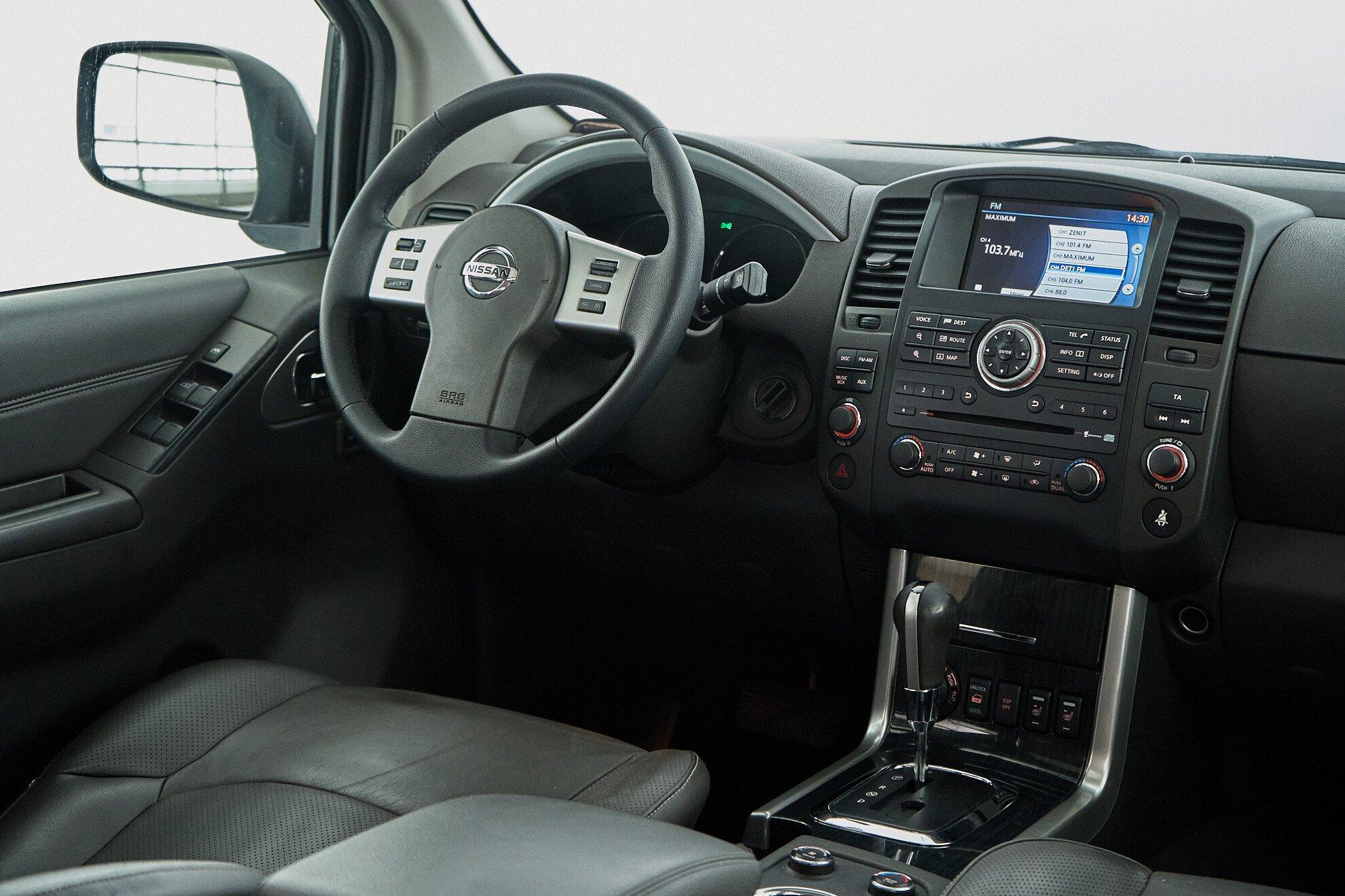 Nissan Pathfinder 2013, серый