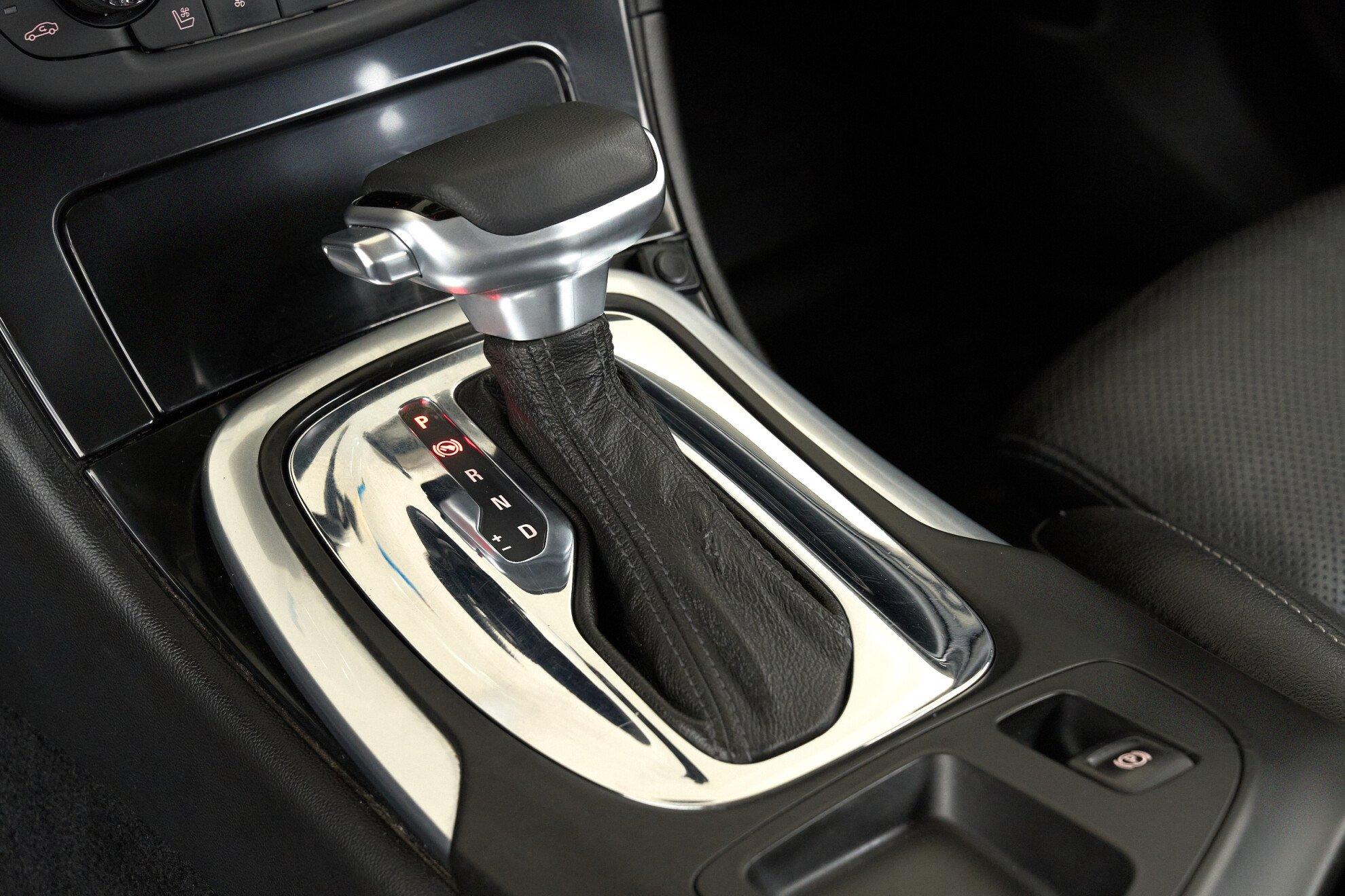 Opel Insignia 2011, черный