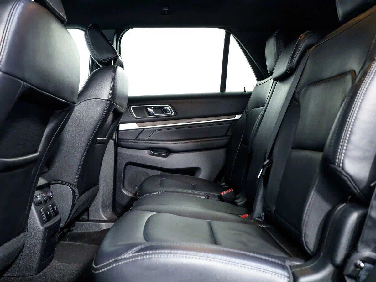 Ford Explorer 2018, белый