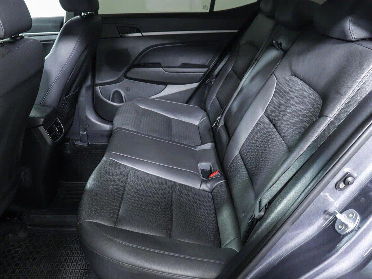 Hyundai Elantra 2018, серый