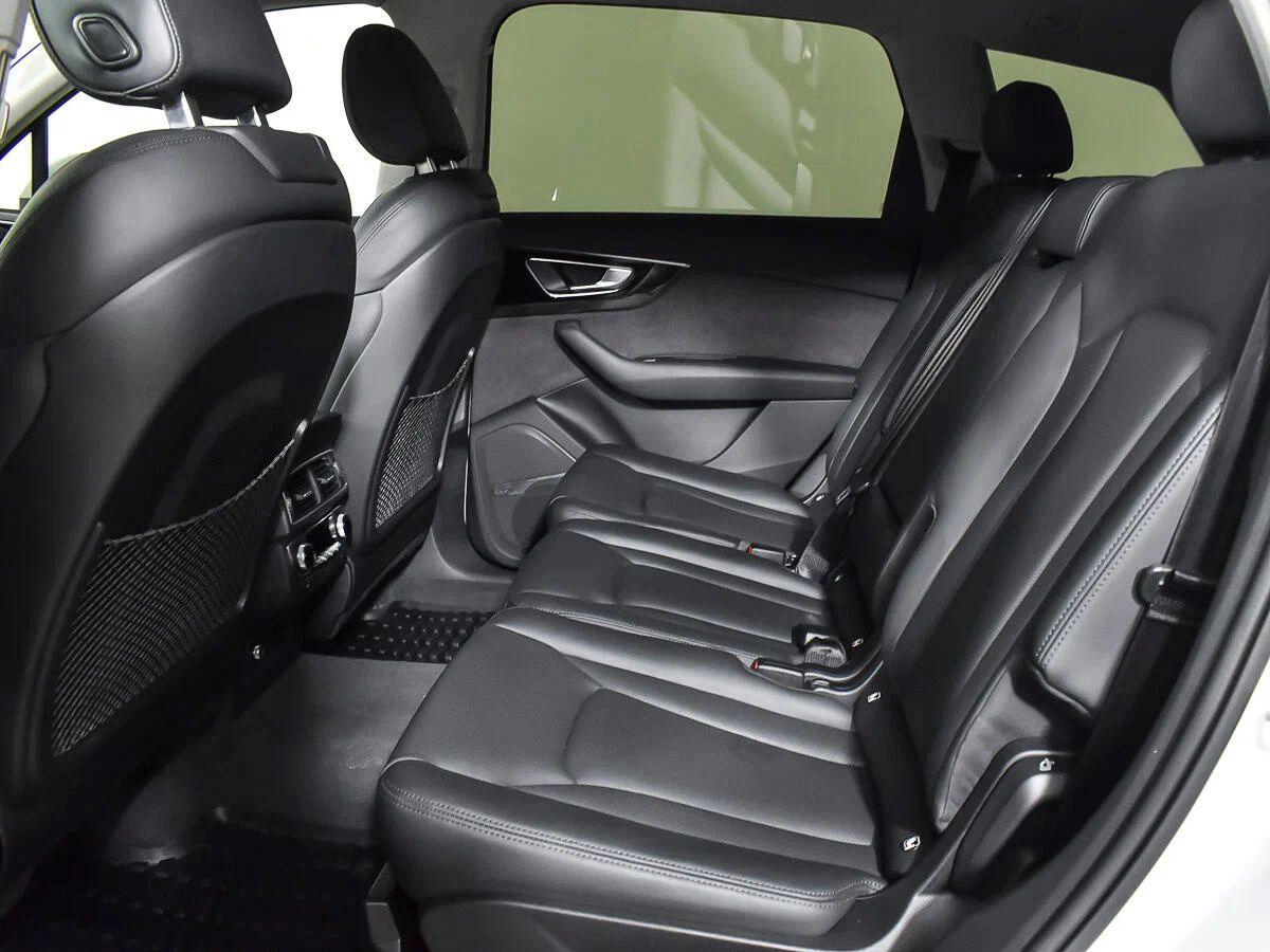 Audi Q7 2017, белый