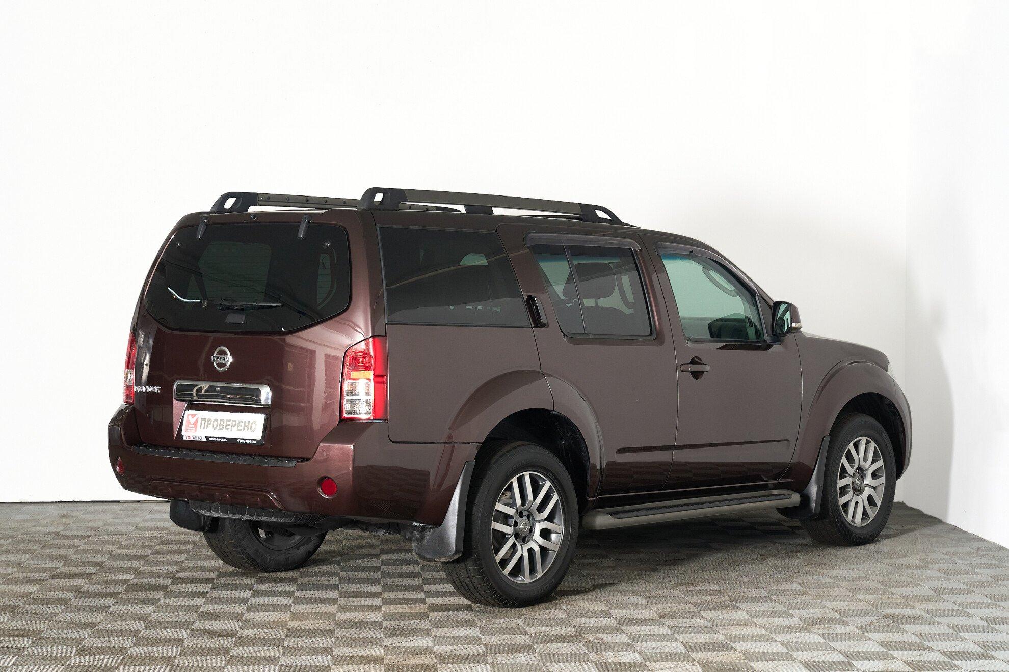 Nissan Pathfinder 2011, пурпурный