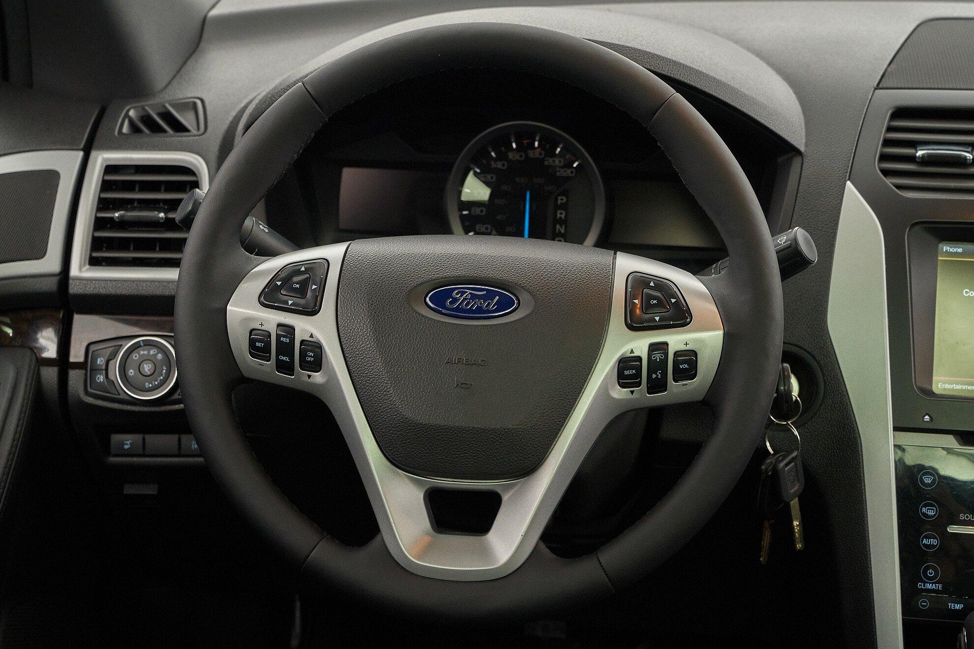 Ford Explorer 2013, белый