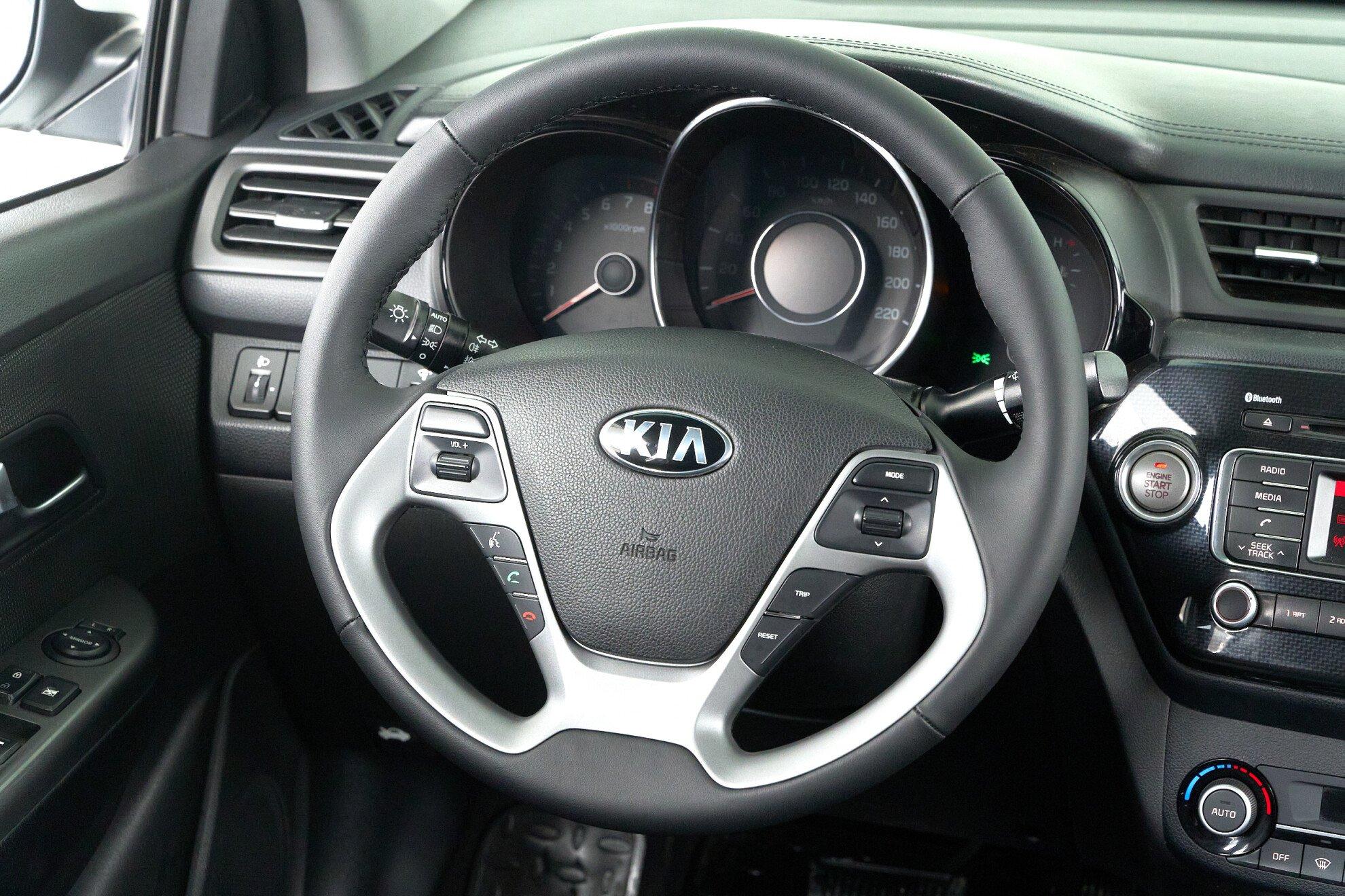 Kia Rio 2016, белый