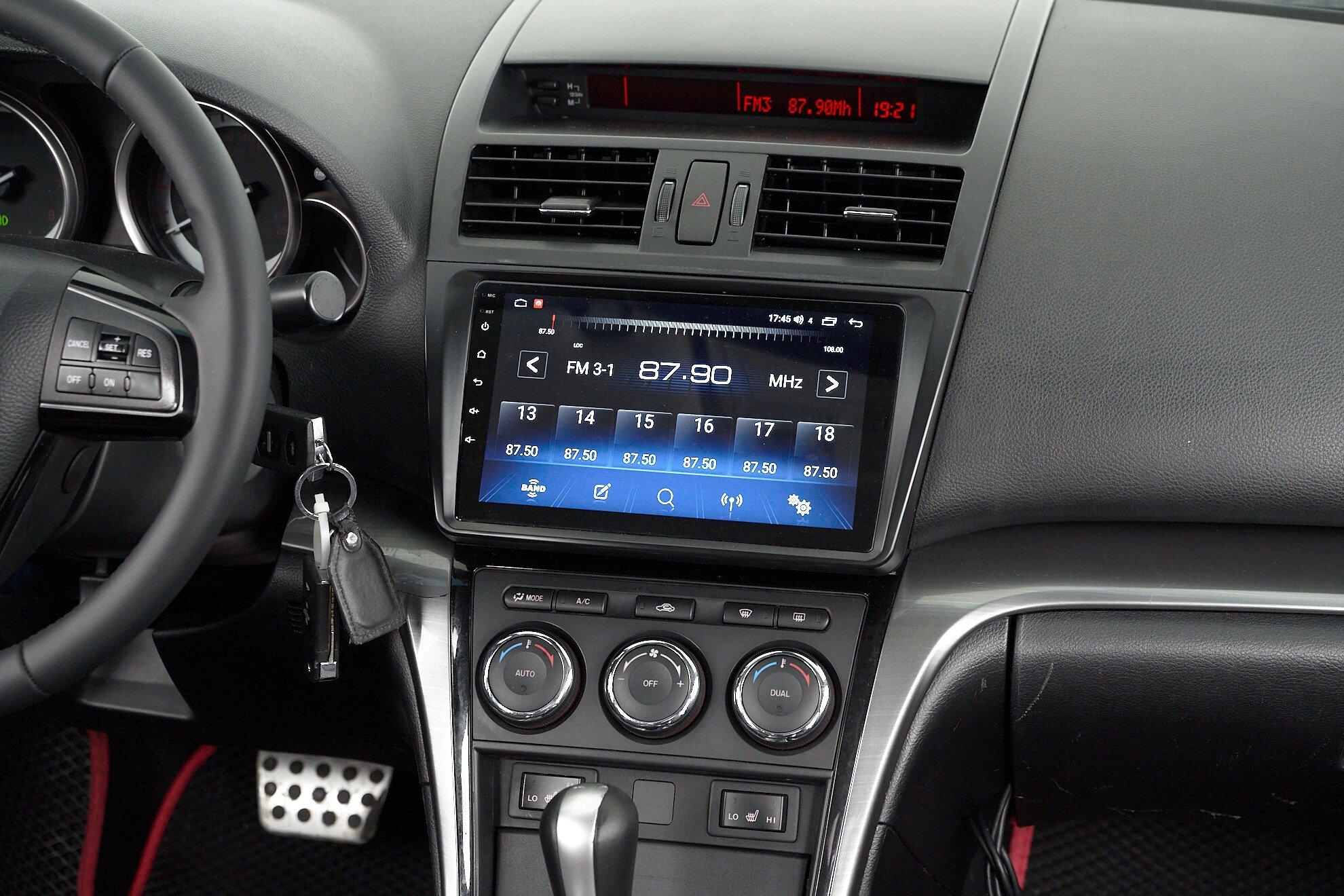 Mazda 6 2011, белый