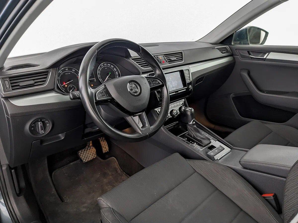 Skoda Superb 2019, серый