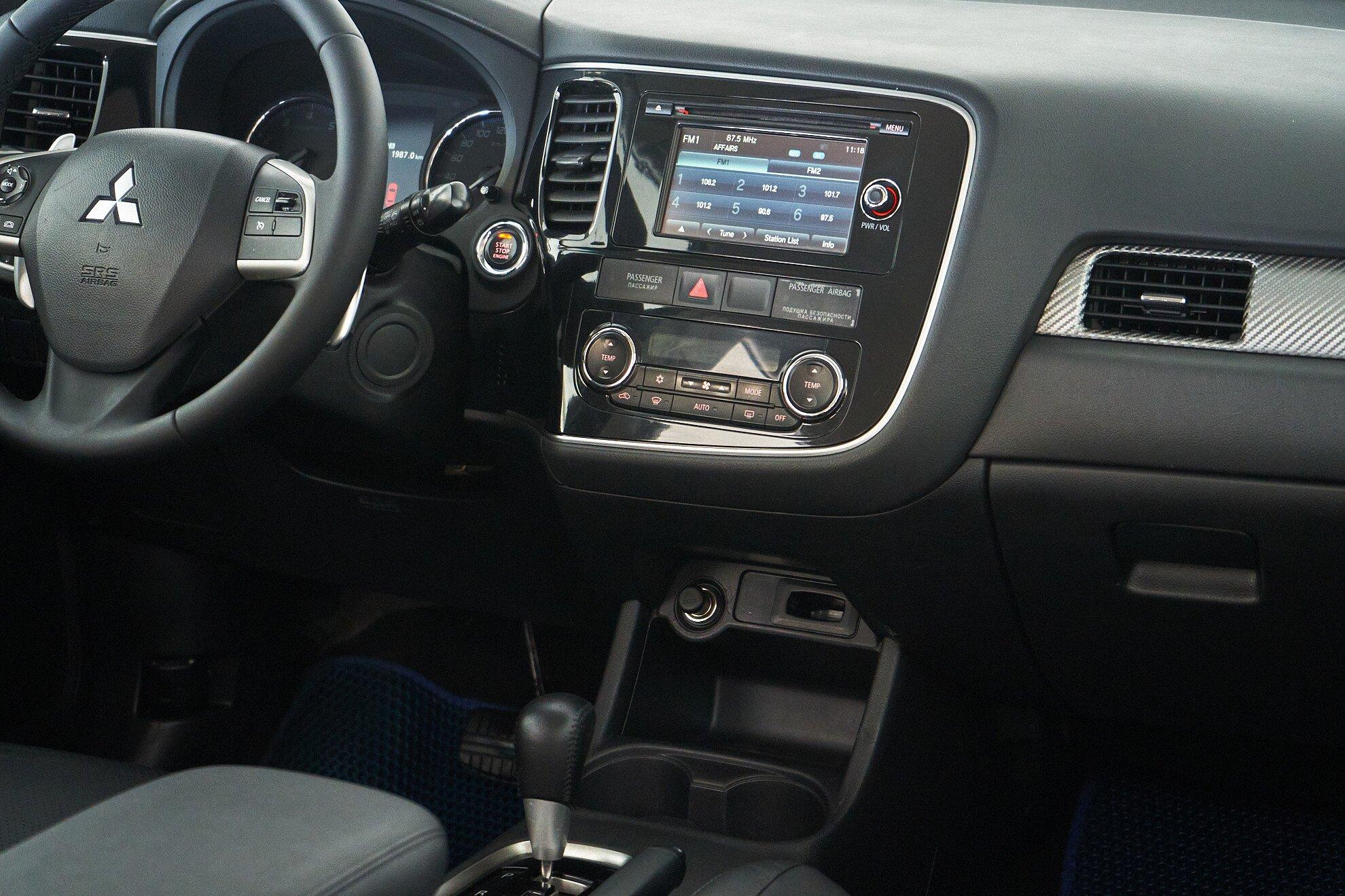 Mitsubishi Outlander 2012, черный