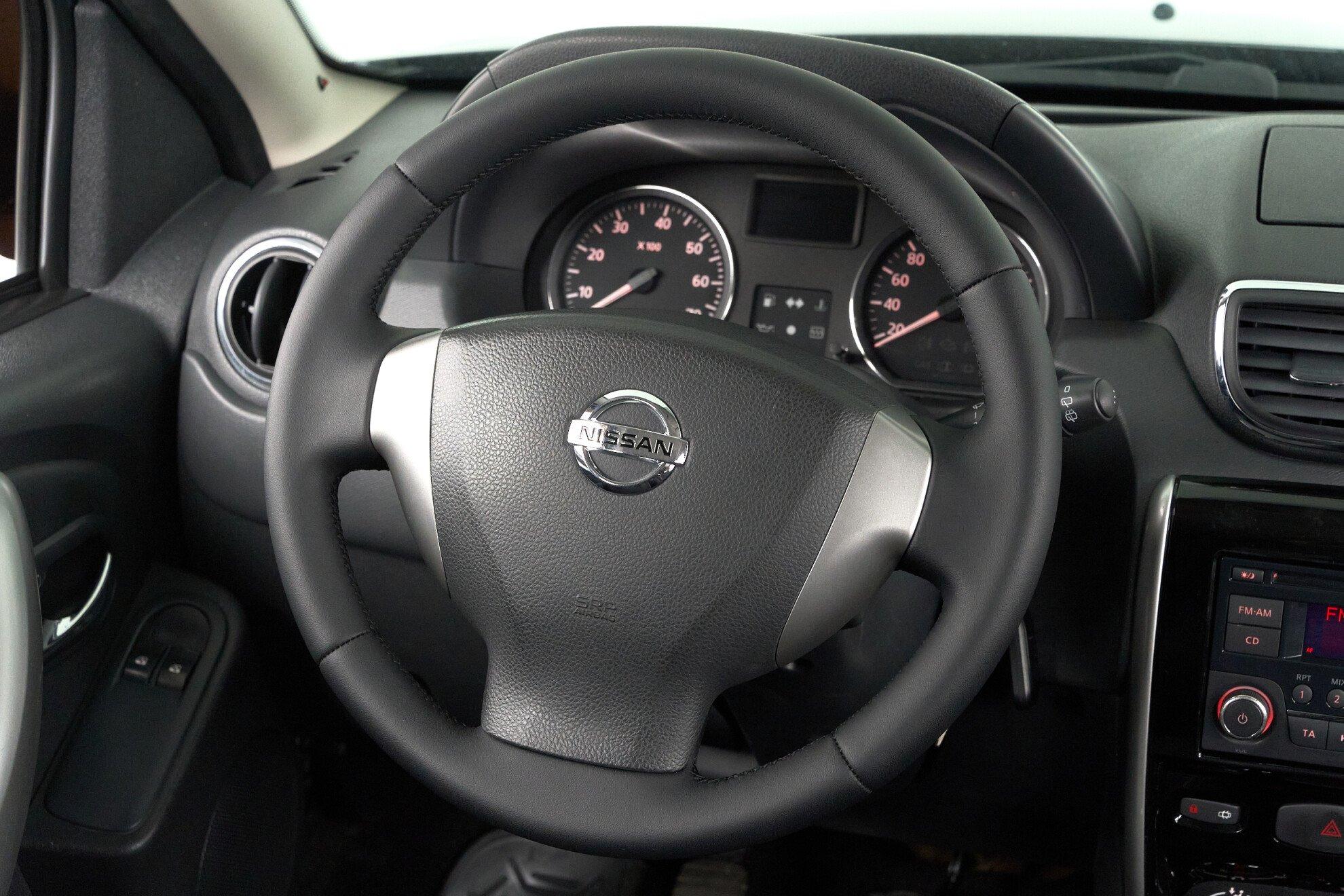 Nissan Terrano 2015, черный