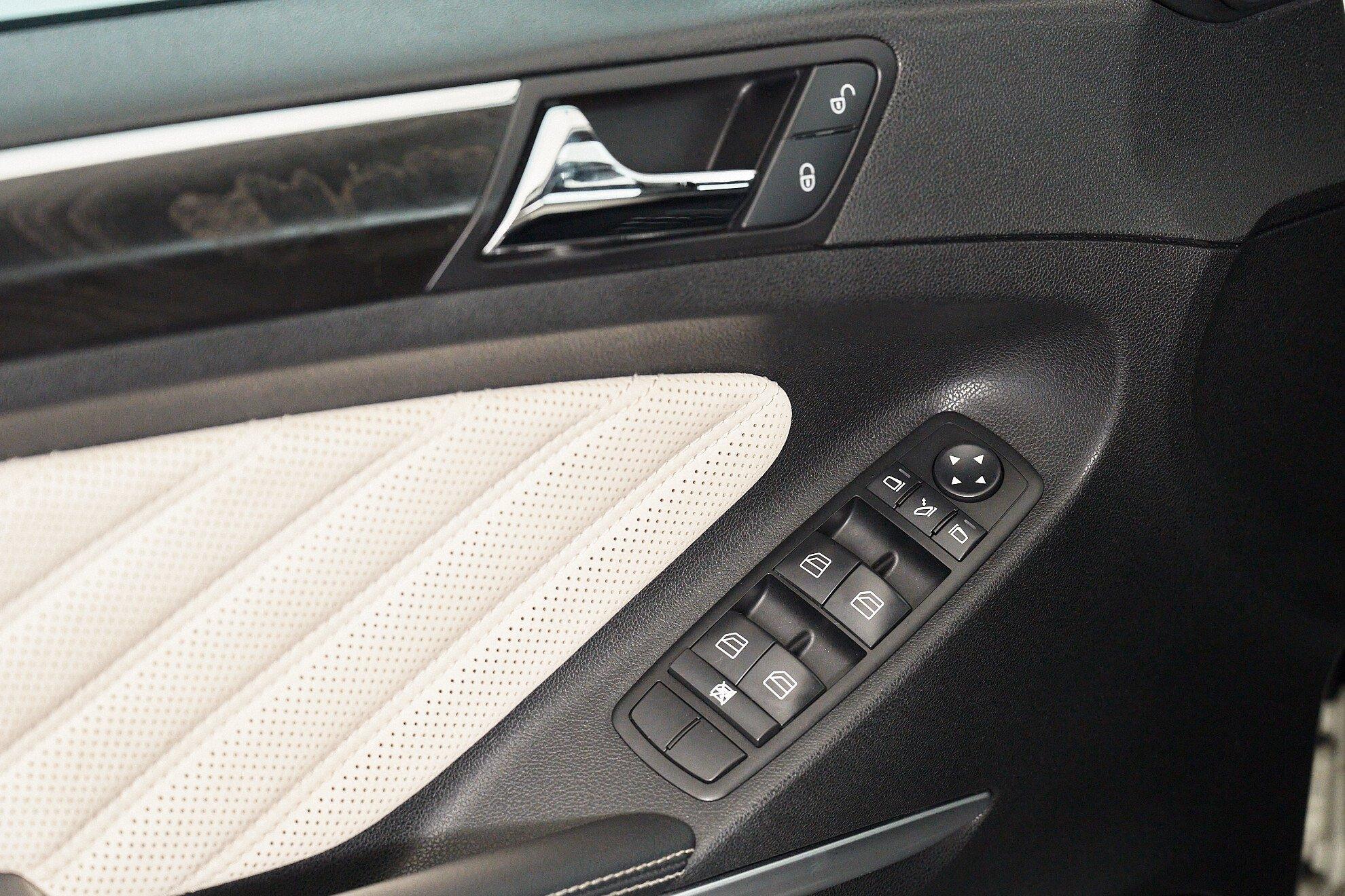 Mercedes-Benz GL-Класс 2011, белый