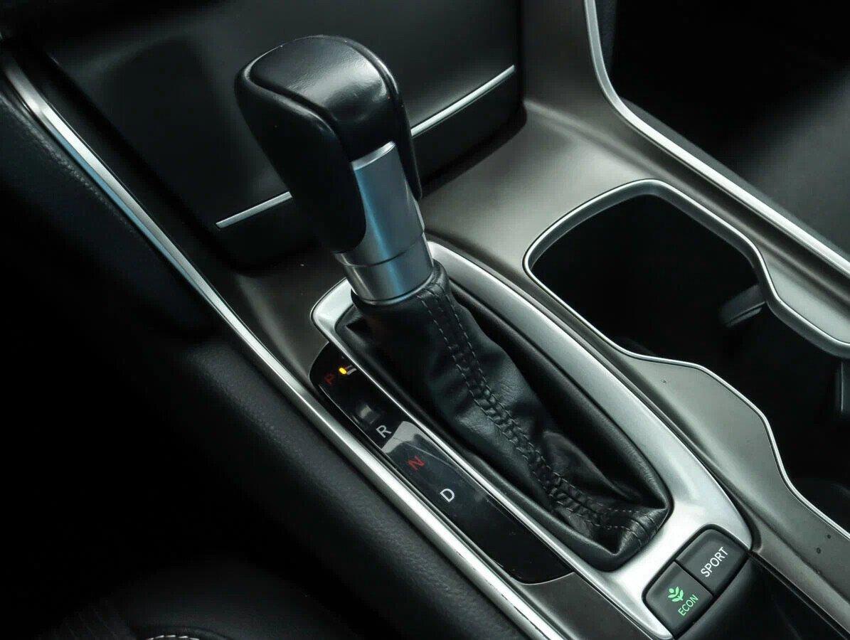 Honda Accord 2018, красный