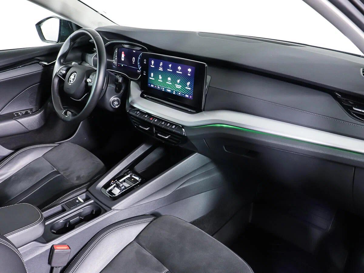 Skoda Octavia 2023, серый