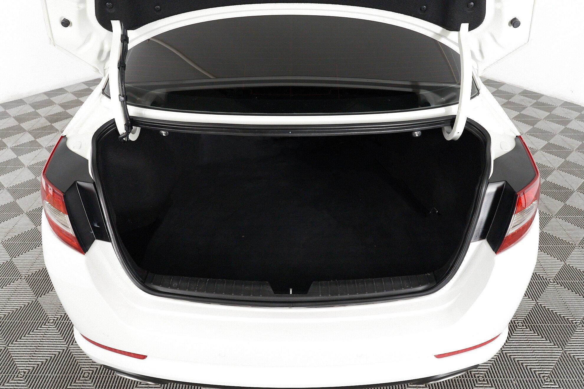 Kia Optima 2012, белый