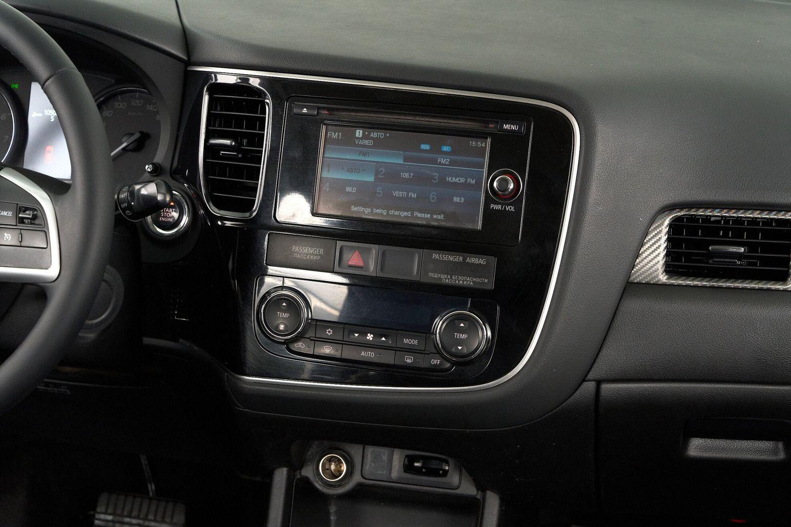 Mitsubishi Outlander 2014, черный