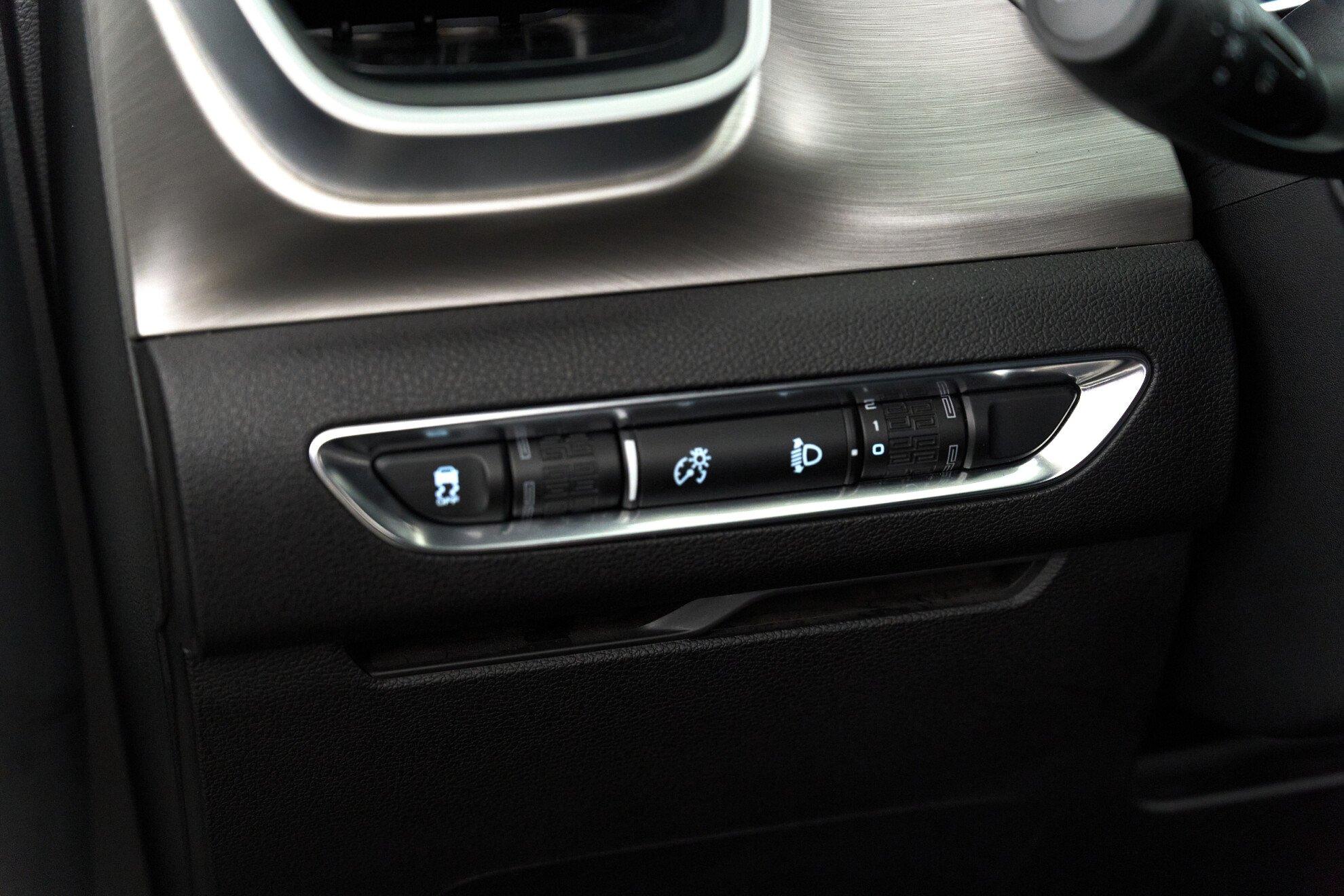 Geely Coolray 2021, белый