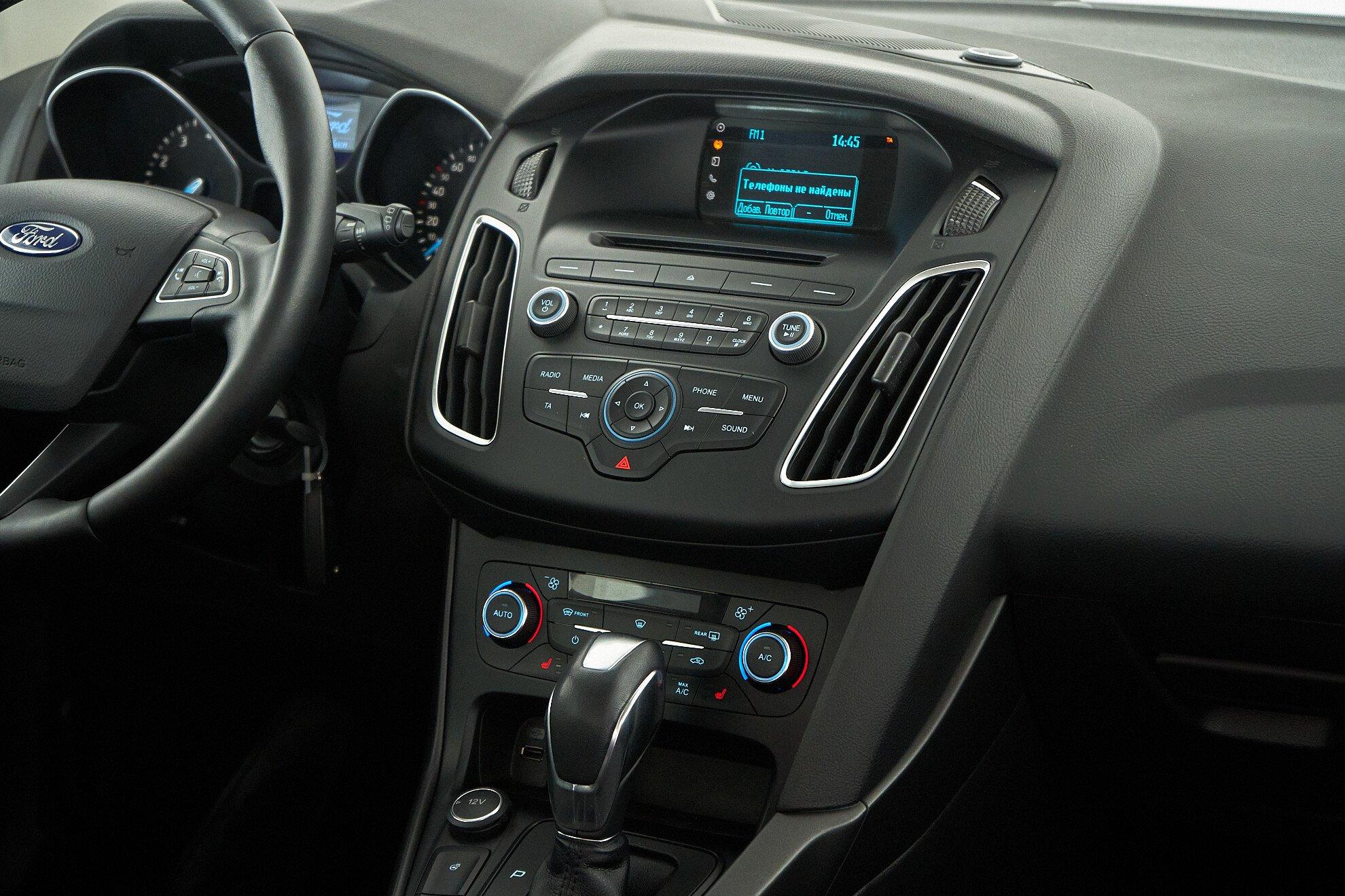 Ford Focus 2015, черный