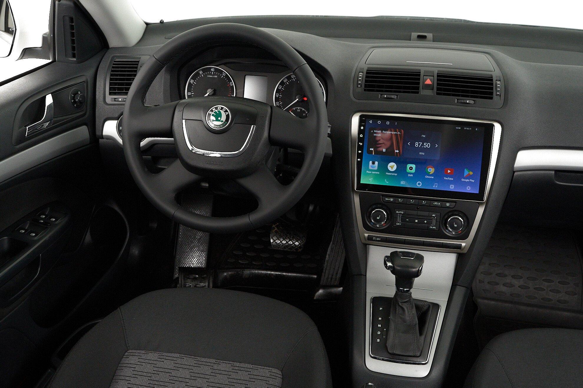 Skoda Octavia 2013, белый