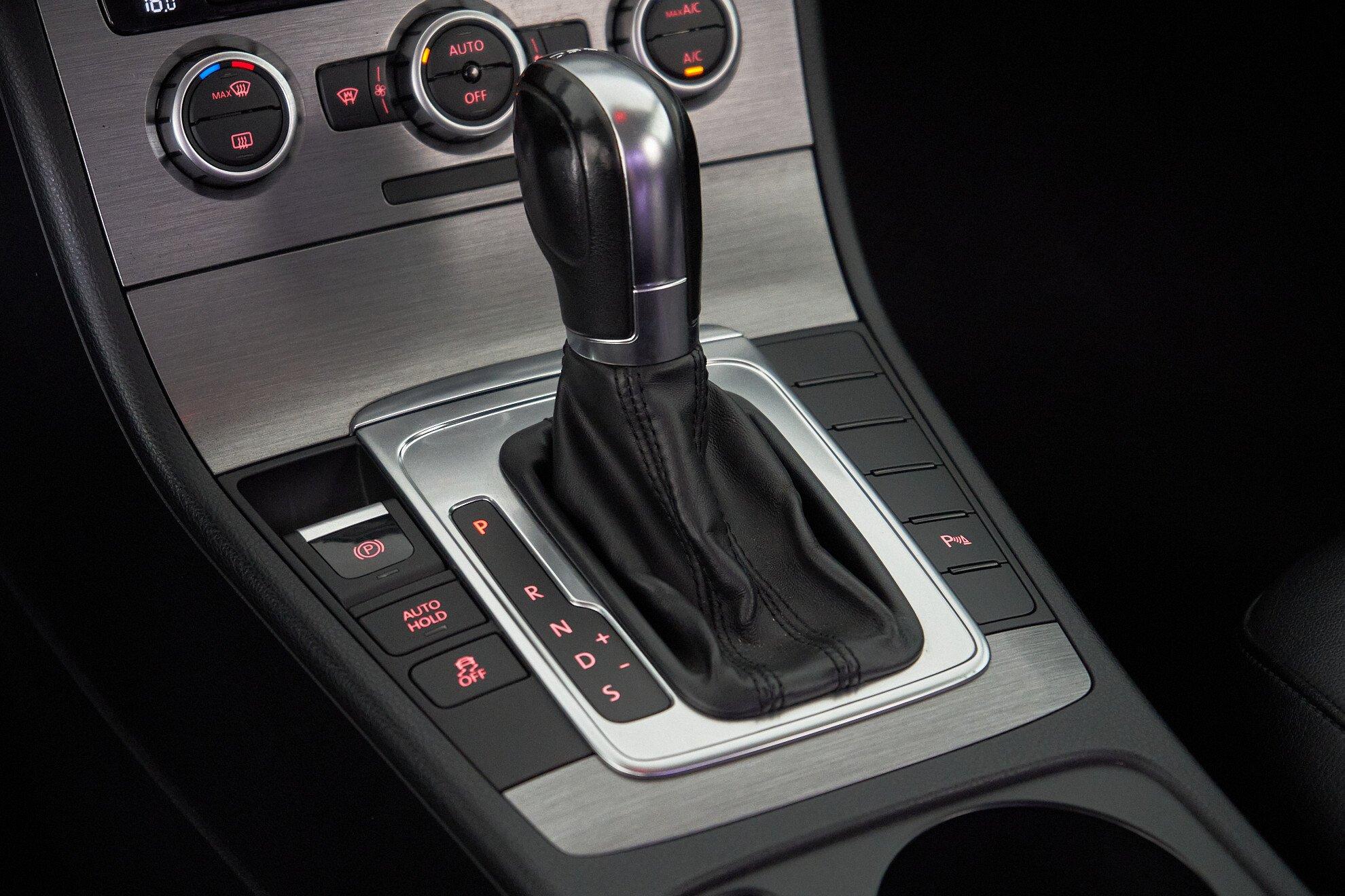 Volkswagen Passat 2013, коричневый