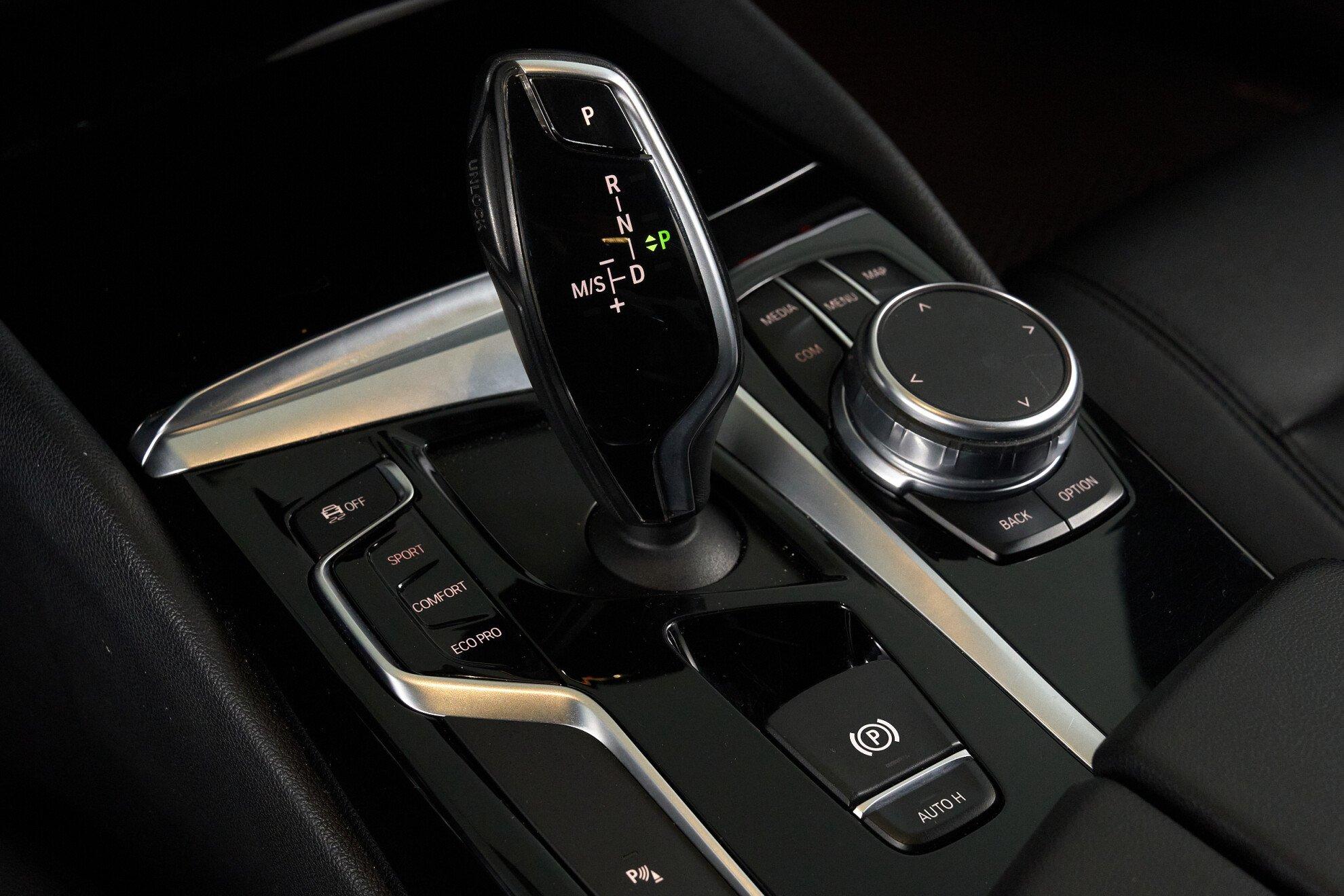 BMW 5 серии 2020, серый