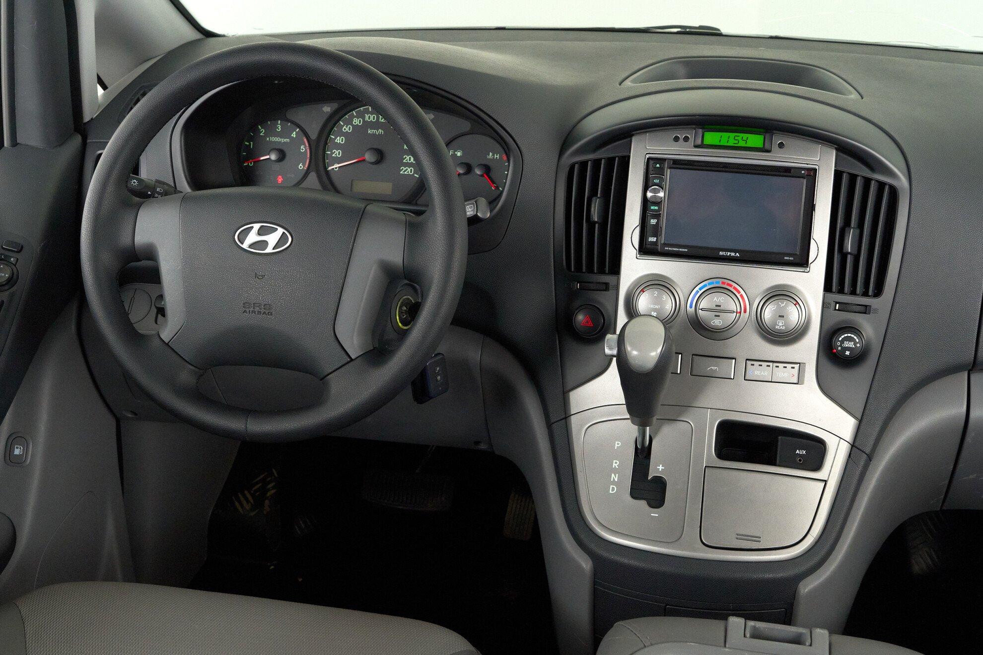 Hyundai Grand Starex 2012, белый