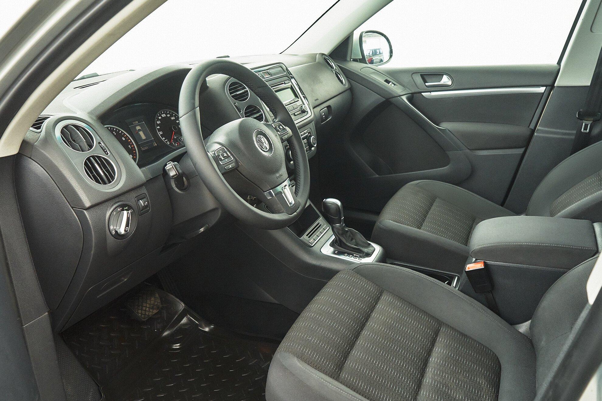 Volkswagen Tiguan 2014, серебряный