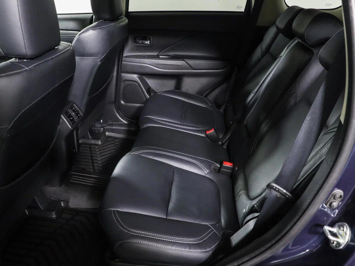 Mitsubishi Outlander 2022, синий