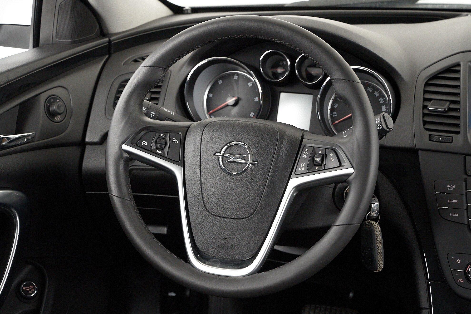 Opel Insignia 2013, белый