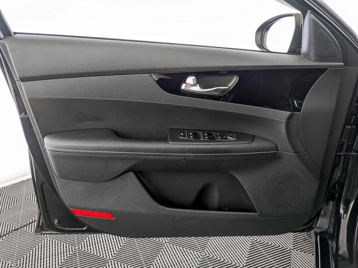 Kia Cerato 2023, черный
