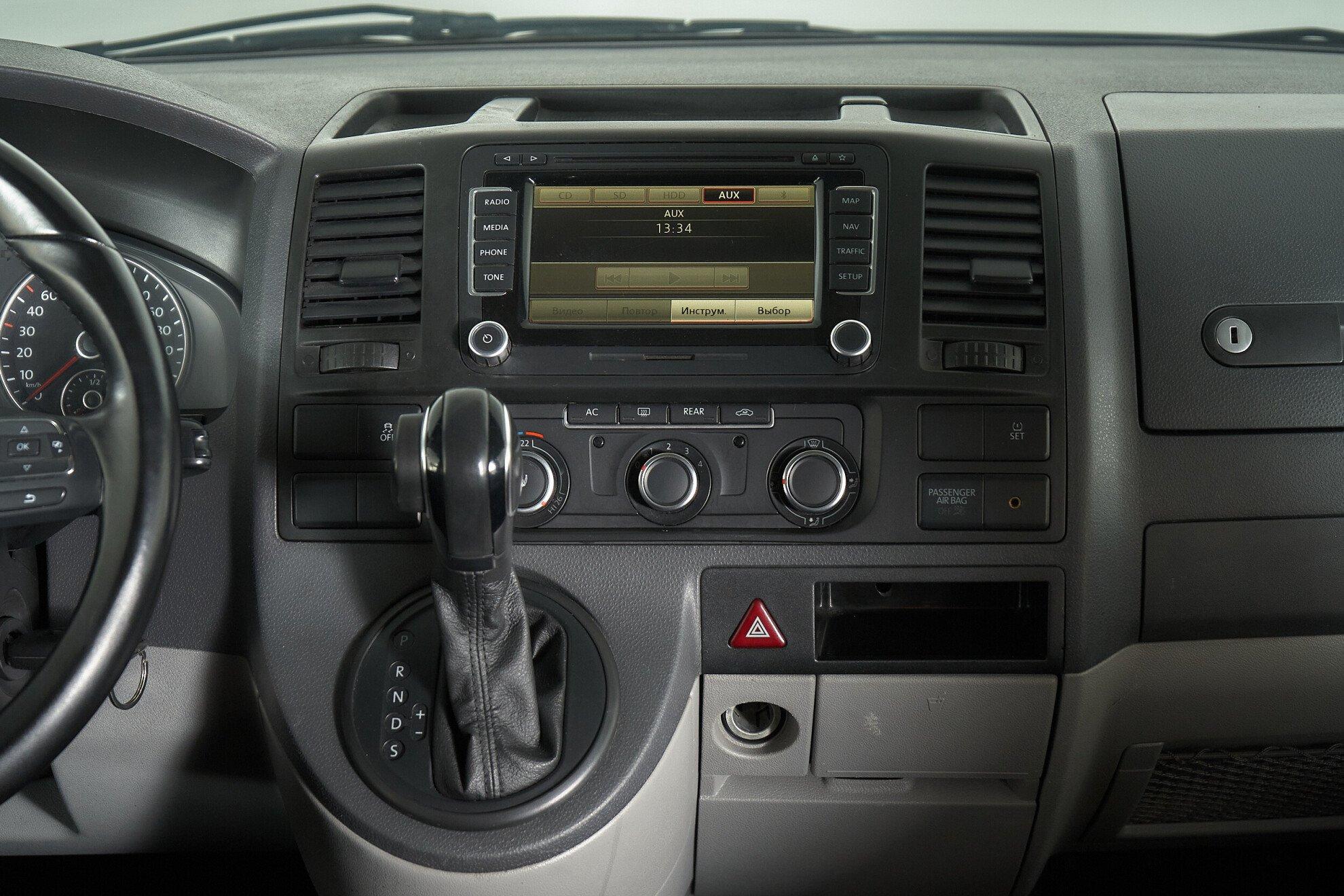 Volkswagen Caravelle 2012, черный