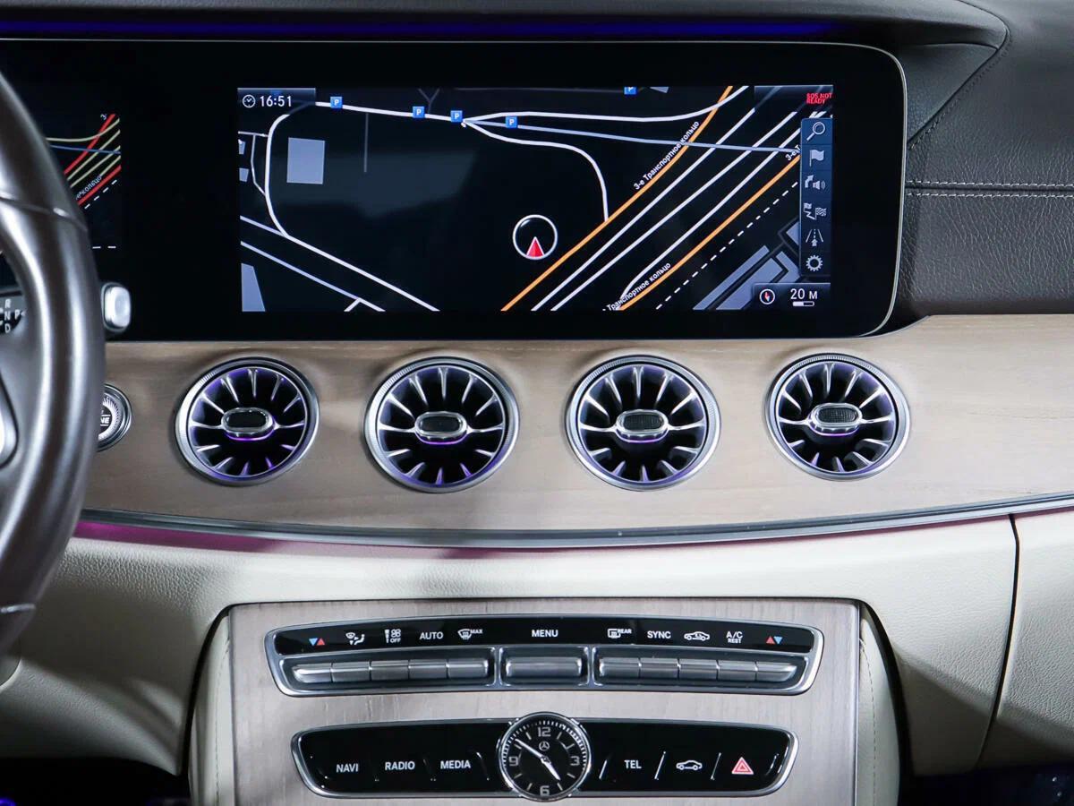 Mercedes-Benz E-Класс 2018, красный