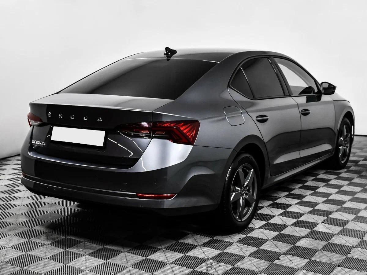 Skoda Octavia 2023, серый