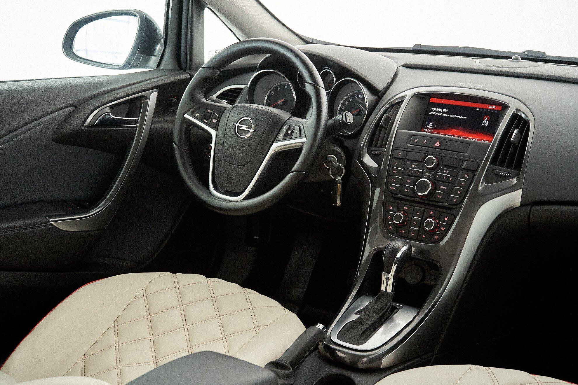 Opel Astra 2014, черный