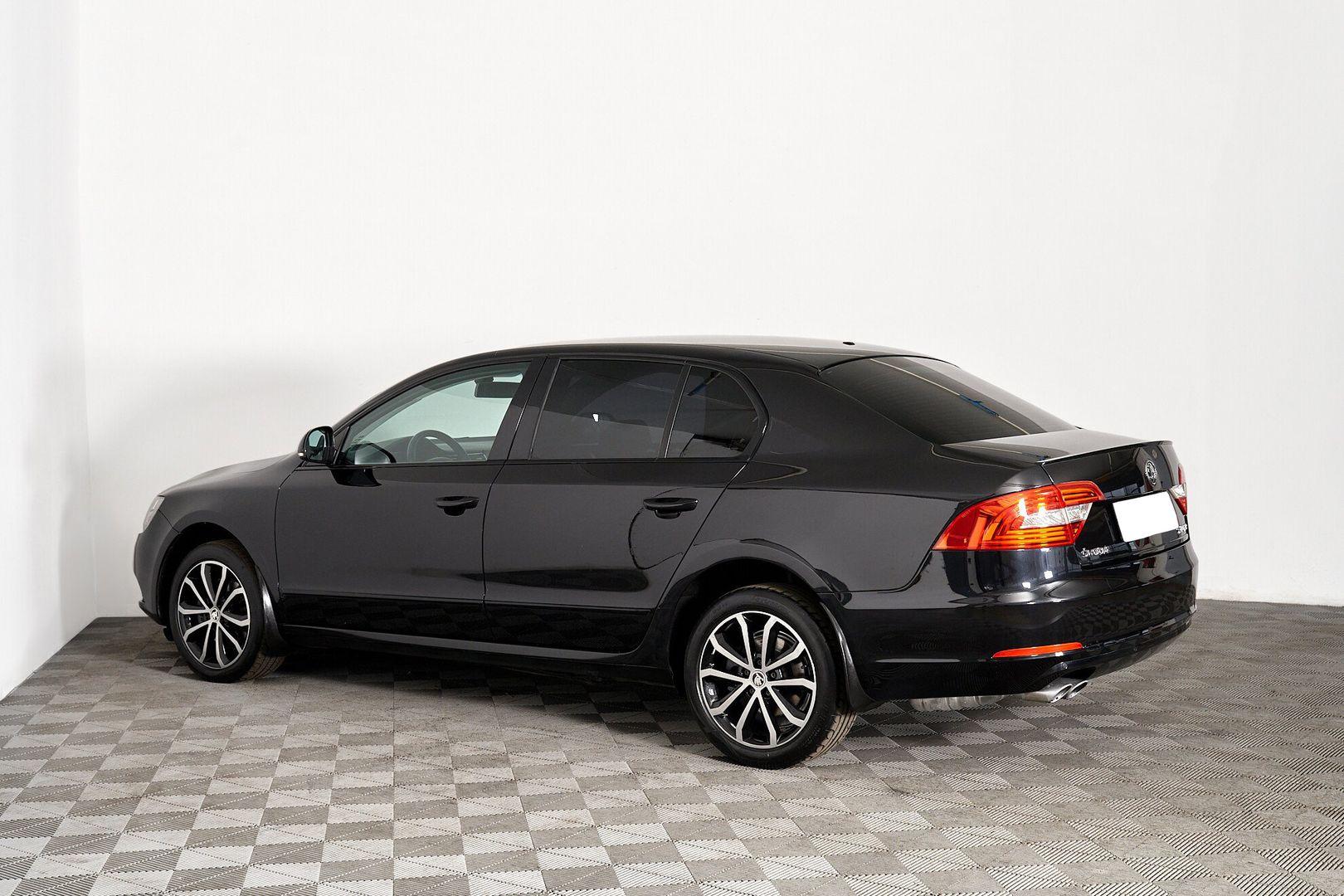 Skoda Superb 2015, черный